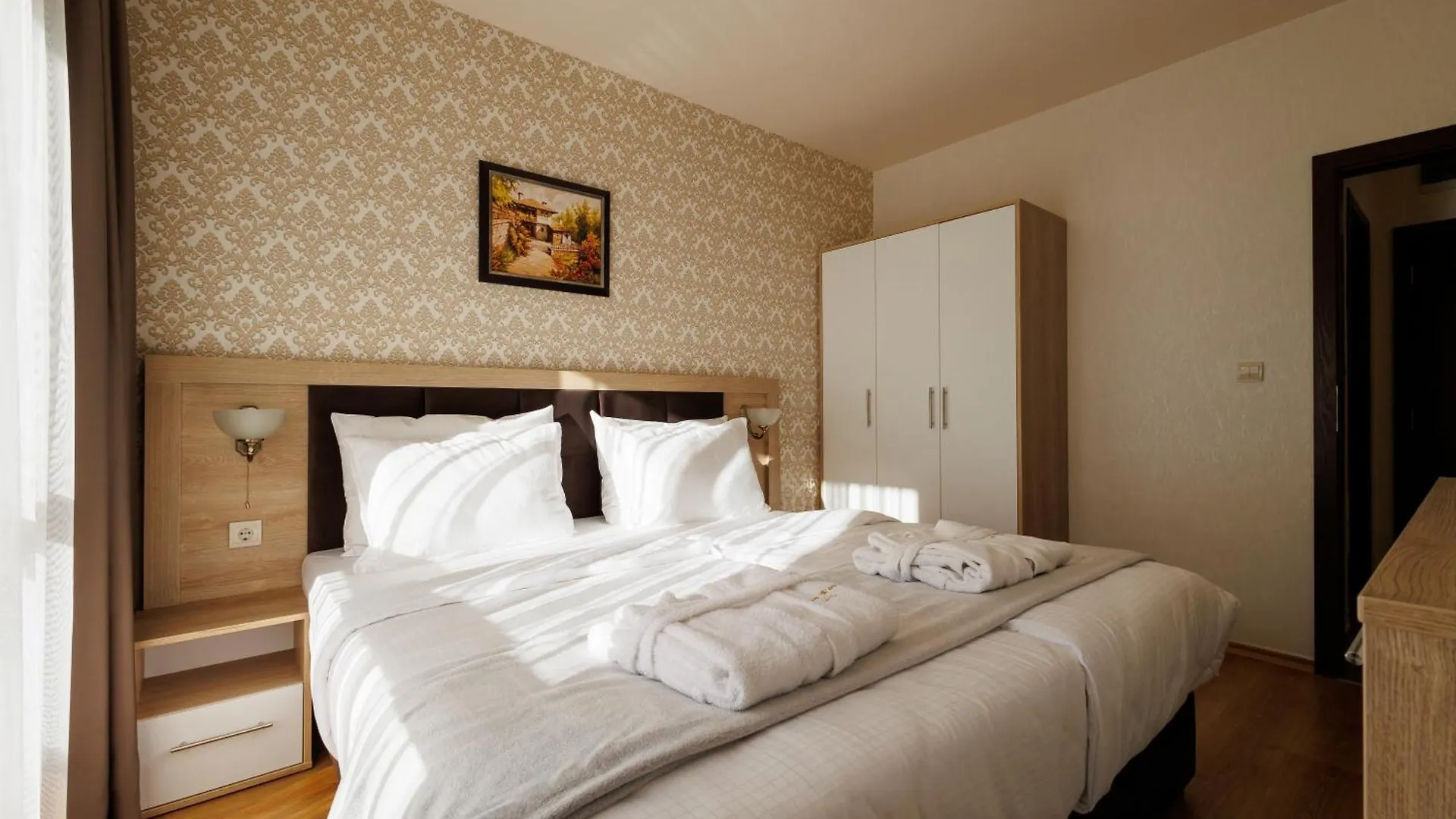 בנסקו Green Wood Hotel & Spa מלון דירות