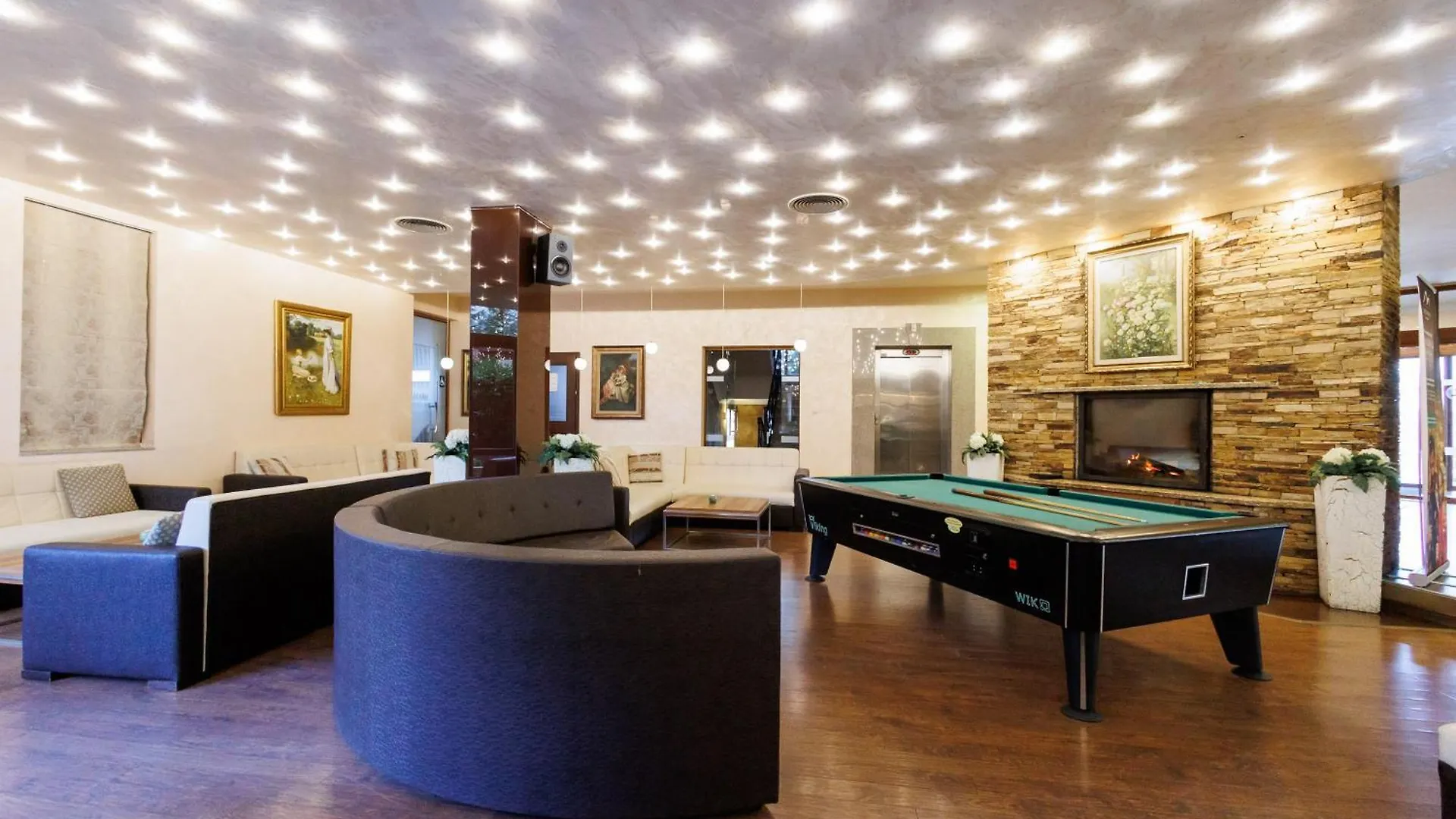 בנסקו Green Wood Hotel & Spa מלון דירות