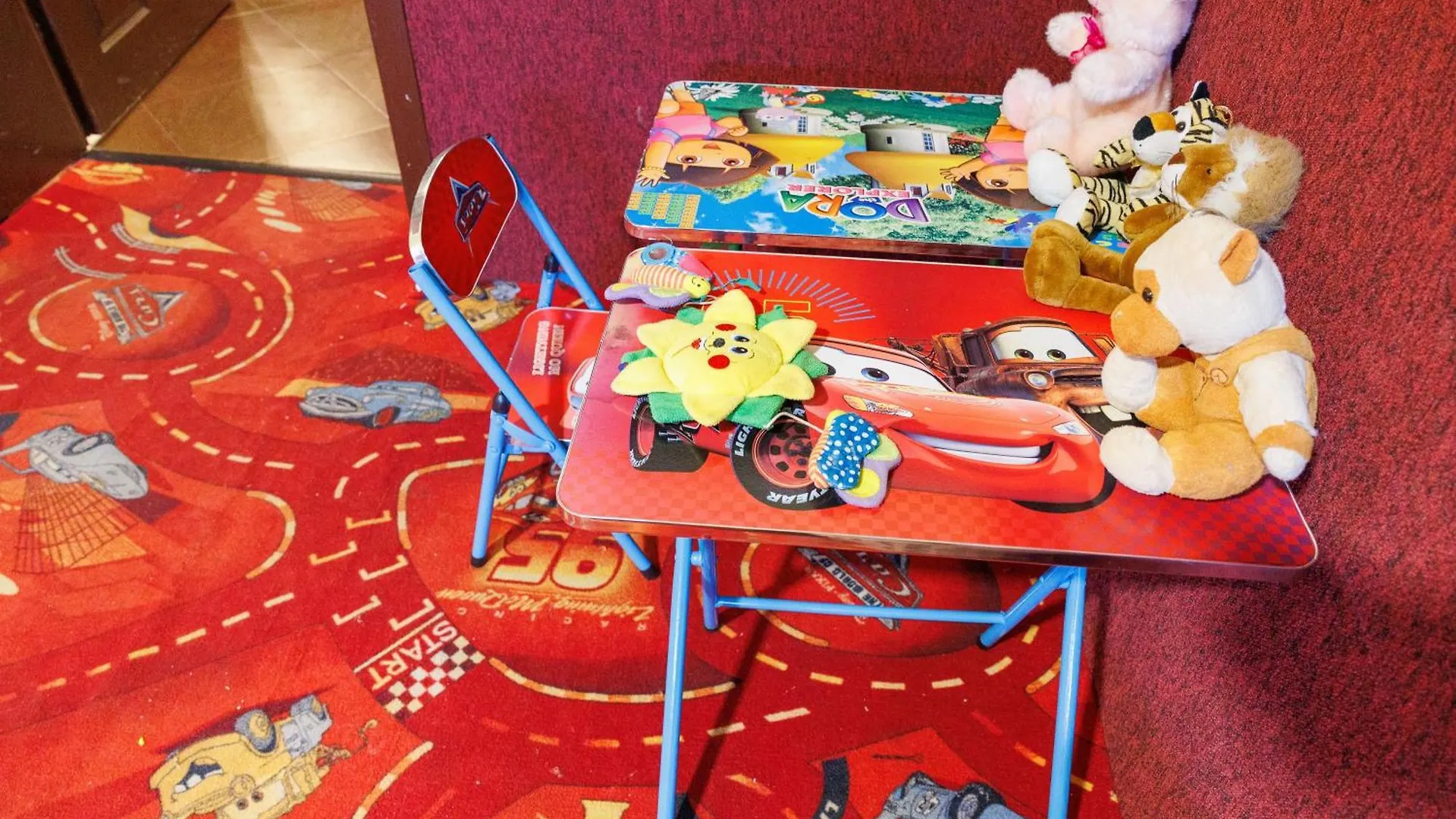 בנסקו Green Wood Hotel & Spa מלון דירות