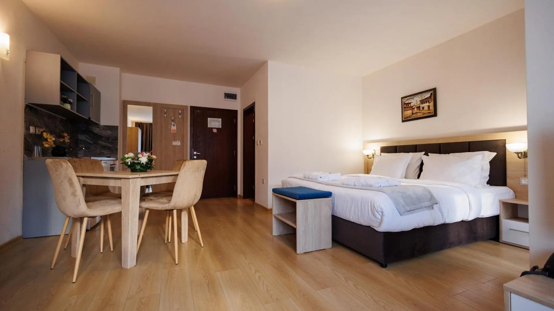 בנסקו Green Wood Hotel & Spa מלון דירות